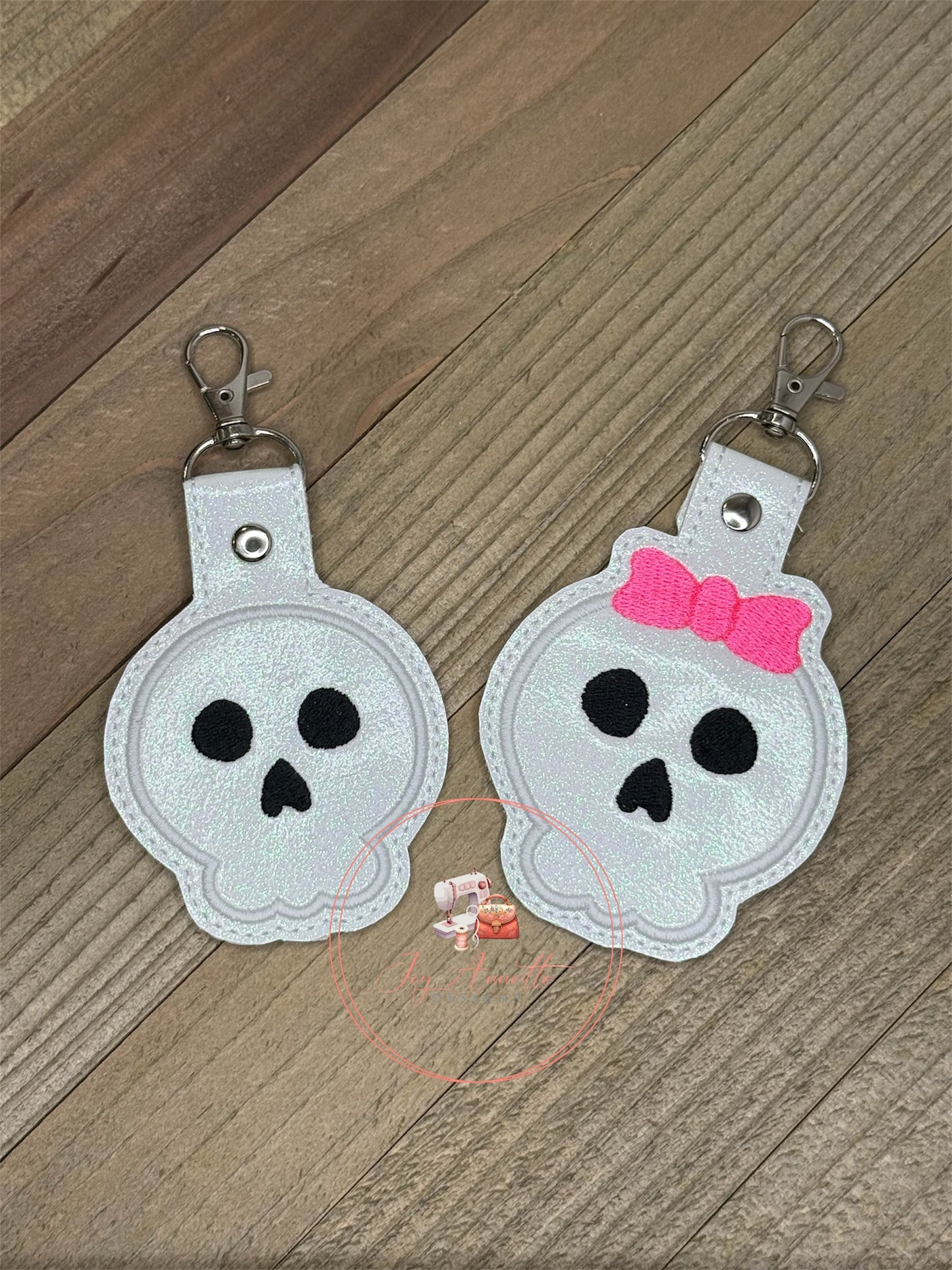 Skully Snap Tabs